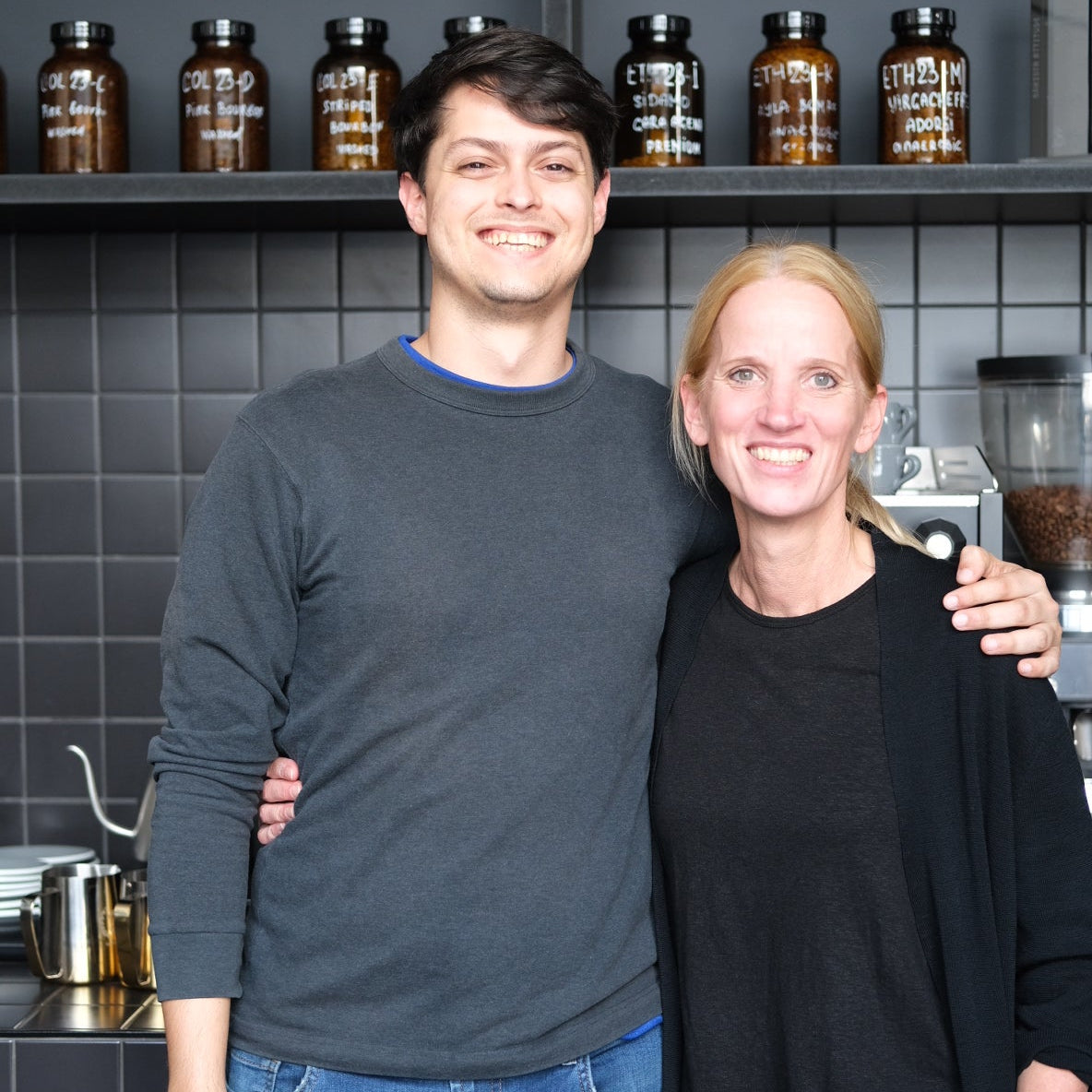 Erwin Mierisch und Annika im elbgold Coffee Lab in Hamburg