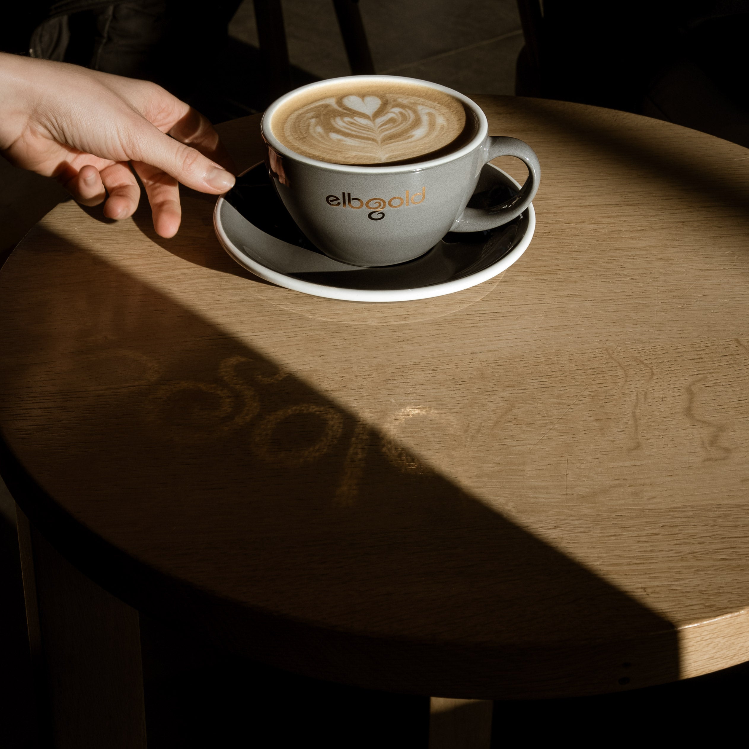 elbgold Tasse Café Latte groß grau gold